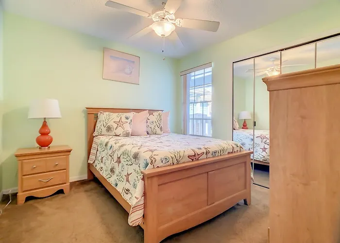 Quaint Getaway! 3 Bedroom Condo Near Disney Parks!