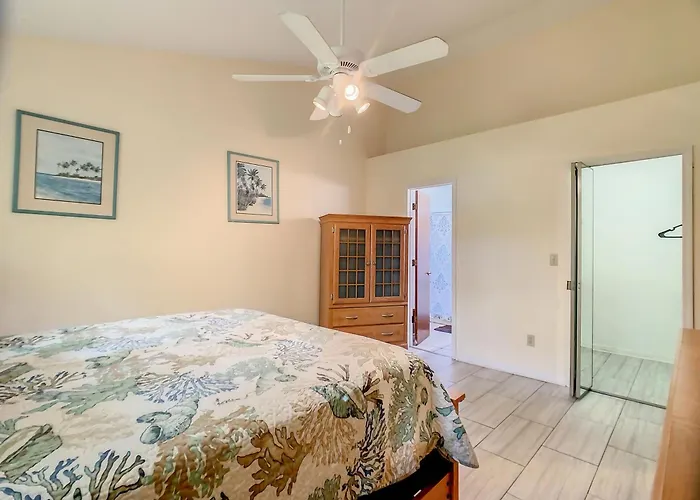 Quaint Getaway! 3 Bedroom Condo Near Disney Parks!