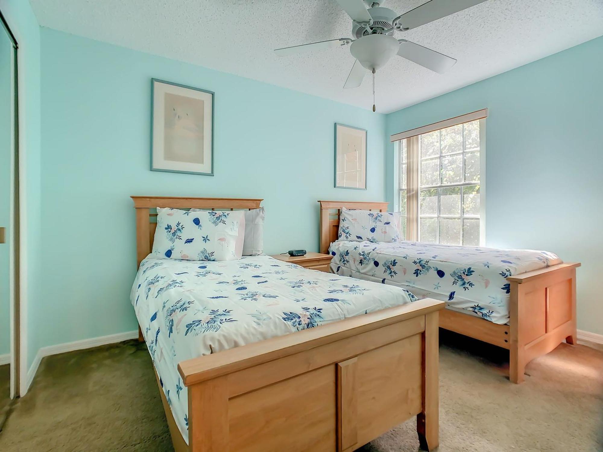 Quaint Getaway! 3 Bedroom Near Parks!